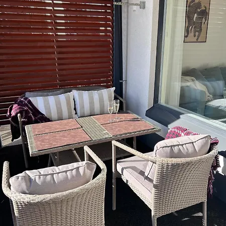 Cozy In Prime Location