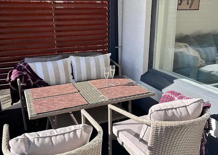 Cozy In Prime Location